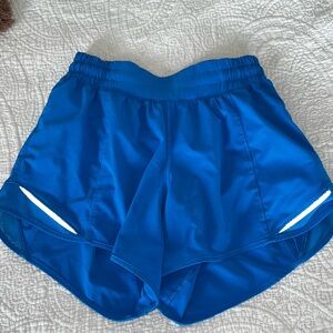 LULULEMON HOTTY HOT 4 inch SIZE 4 **Symphony Blue**